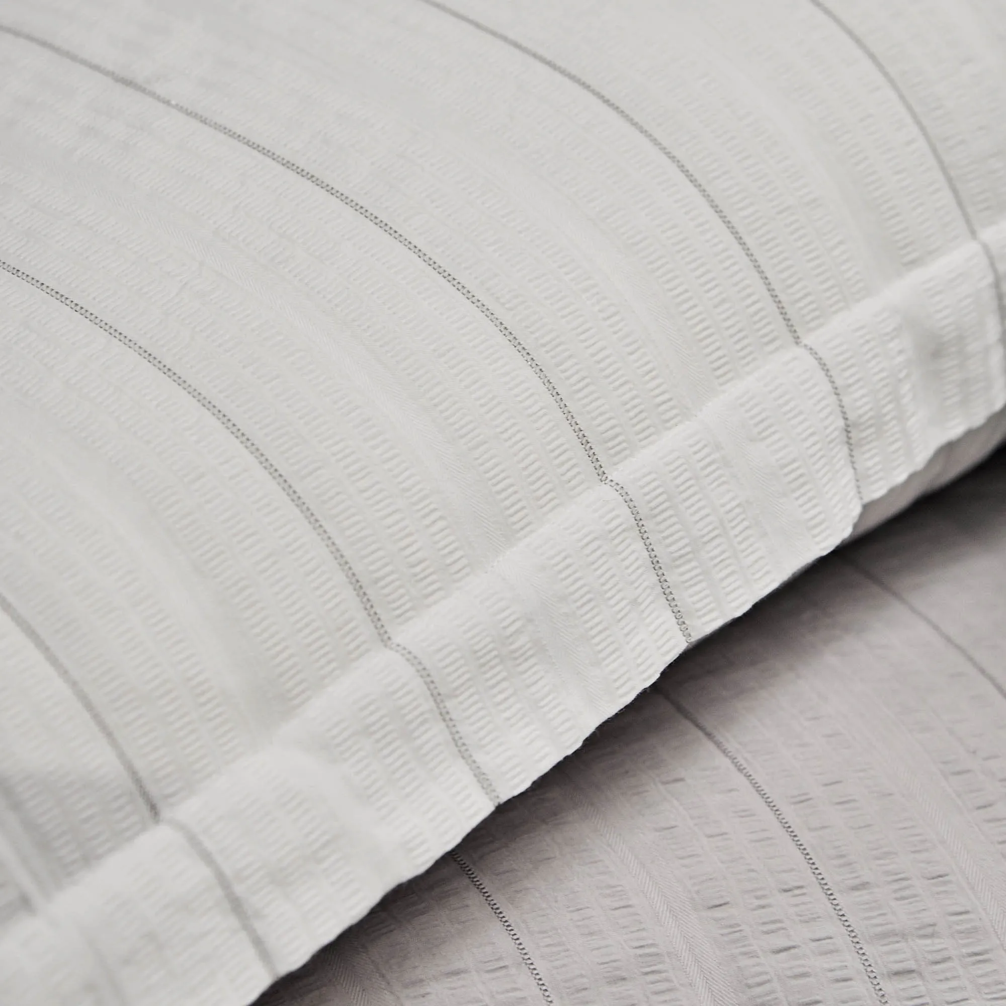 Altura Pillowcase [White/Silver]