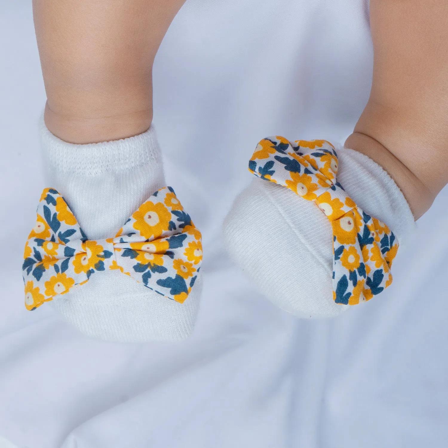 Baby Moo Floral Bow Matching Cap And Socks Set - Yellow